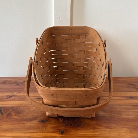 Vintage 1988 Longaberger Medium Vegetable Basket w/ Swing Handles - Picture 4 of 7